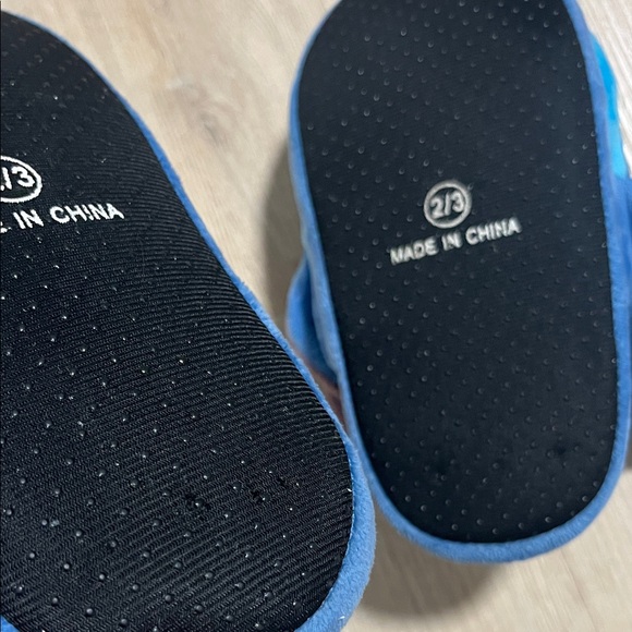 Disney Stitch Kids Slippers - Picture 5 of 7